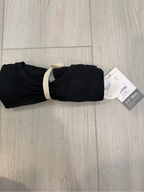 Vuori Tops - Vuori Feather Tee Washed Black Relaxed Soft Tee Medium NWT